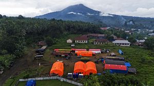 Melihat Kondisi Pengungsi Erupsi Gunung Ibu