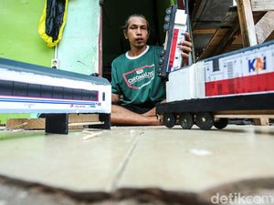 Melihat Pembuatan Mainan Bus hingga Kereta di Pasar Gembrong Melihat Pembuatan Mainan Bus hingga Kereta di Pasar Gembrong