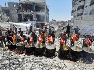 Melihat Perjuangan Para Koki Memasok Makanan untuk Warga Khan Younis