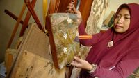 Melihat Produksi Kerajinan Kain Ecoprint di Tegal