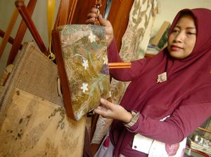 Melihat Produksi Kerajinan Kain Ecoprint di Tegal Melihat Produksi Kerajinan Kain Ecoprint di Tegal