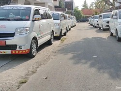 Kades Bojonegoro Protes dengan Parkir Puluhan Mobil Siaga Desa di Kejari