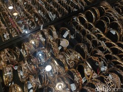 Ini Cara Warga Surabaya Tetap Investasi Emas di Tengah Kasus Antam Palsu