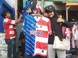 Laga Madura United Vs Persib Jadi Berkah Pedagang Stadion Gelora Bangkalan