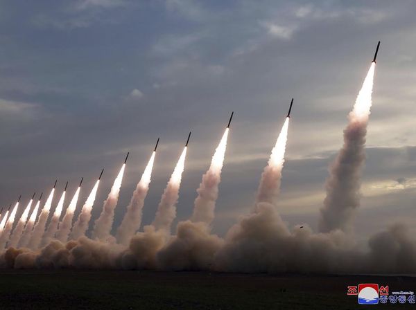Korut Pamer Kekuatan, Peringatkan AS Jangan Main Api di Iran