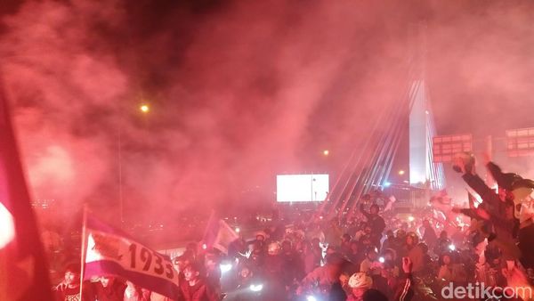Potret Bandung Menyala Kala Persib Bandung Juara!