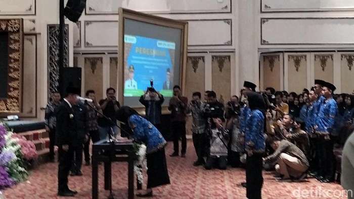 PJ Gubernur Sumsel Fatoni melantik 1.345 PPPK di lingkungan Pemprov Sumsel formasi tahun 2023. PJ Gubernur Sumsel Fatoni melantik 1.345 PPPK di lingkungan Pemprov Sumsel formasi tahun 2023.