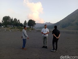 Polisi Turun Tangan Selidiki Kasus 3 Turis Asing Pamer Pantat di Bromo