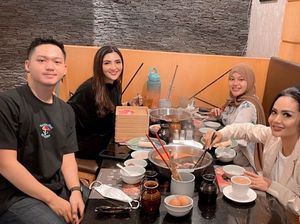 Potret Azriel Hermansyah Saat Makan di Warung Pecel Lele