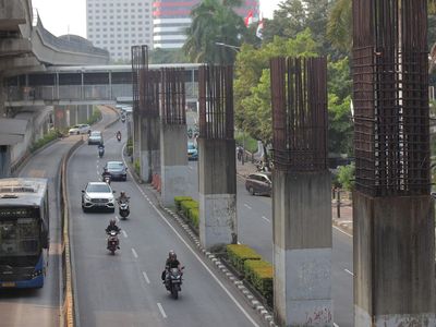 Menanti Babak Baru Nasib Tiang Monorel Mangkrak