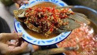 Cicip Pecak Gurame yang Nendang Rasanya di RM Bale Betawi