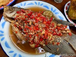 RM Bale Betawi: Sedapnya Pecak Gurame dan Ayam Goreng Betawi