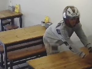 Pria di Depok Curi HP di Warung Makan Terekam CCTV, Polisi Kejar Pelaku