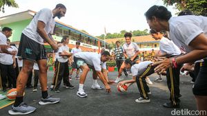 Serunya Dua Pemain NBA Latih Siswa SD di Jakarta Main Basket