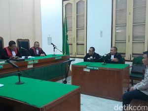 Anggota Bawaslu Medan yang Kena OTT Polda Divonis 1,5 Tahun Bui Anggota Bawaslu Medan yang Kena OTT Polda Divonis 1,5 Tahun Bui