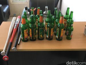 Sekat Suramadu Jelang Final Liga 1, Polisi Sita Stick Baseball-Botol Miras Sekat Suramadu Jelang Final Liga 1, Polisi Sita Stick Baseball-Botol Miras