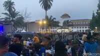 Bobotoh Tumplek di Spot Nobar Akbar Persib Vs Madura United