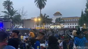 Bobotoh Tumplek di Spot Nobar Akbar Persib Vs Madura United