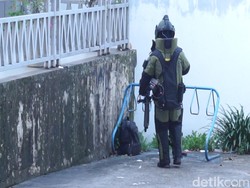 Tas Hitam Mencurigakan di Bawah Stasiun LRT Ternyata Berisi Popok Bayi