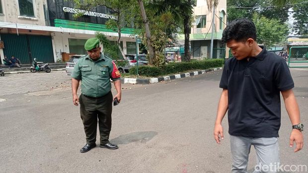 TKP kecelakaan maut mobil hantam pemotor di Penjaringan, Jakarta Utara.