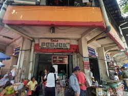 Kopi Angkring Pasar Gede Solo Bertahan 3 Generasi, Berawal dari Kelilingan