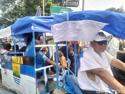 Saat Agus Ajak 5 Cucunya Ikut Rayakan Kemenangan Persib Bandung