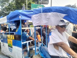 Saat Agus Ajak 5 Cucunya Ikut Rayakan Kemenangan Persib Bandung Saat Agus Ajak 5 Cucunya Ikut Rayakan Kemenangan Persib Bandung