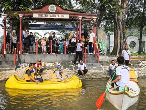 Asyiknya Main Perahu di Kali Cisadane Tangerang Asyiknya Main Perahu di Kali Cisadane Tangerang