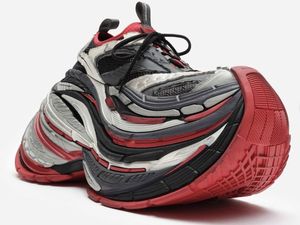 Balenciaga Lanjutkan Tren Ugly Sneakers, Kini dengan Sol 16 Cm Balenciaga Lanjutkan Tren Ugly Sneakers, Kini dengan Sol 16 Cm