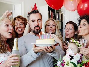 50 Ucapan Selain Happy Birthday dalam Bahasa Inggris Beserta Artinya