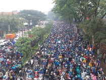 Jutaan Bobotoh Sambut Skuad Persib di Kawasan Pasteur