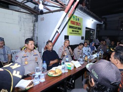 Tinjau Satkamling Mampang, Dir Binmas Polda Metro Apresiasi Warga Kompak