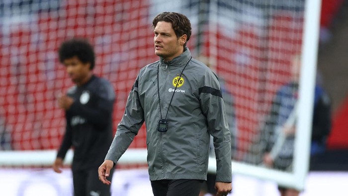Soccer Football - Champions League - Final - Borussia Dortmund Training - Wembley Stadium, London, Britain - May 31, 2024  Borussia Dortmund coach Edin Terzic during training REUTERS/Carl Recine
