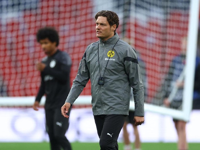 Soccer Football - Champions League - Final - Borussia Dortmund Training - Wembley Stadium, London, Britain - May 31, 2024  Borussia Dortmund coach Edin Terzic during training REUTERS/Carl Recine