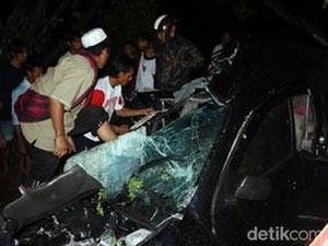 Tragedi Truk Kontainer Tabrak 2 Mobil-Motor Tewaskan 10 Orang di Pasuruan Tragedi Truk Kontainer Tabrak 2 Mobil-Motor Tewaskan 10 Orang di Pasuruan
