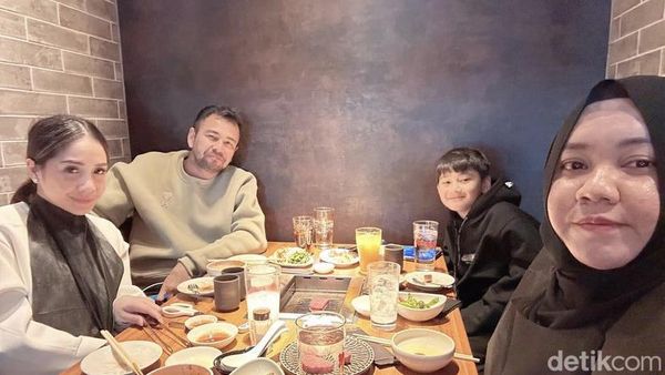Keseruan Mba Lala, Pengasuh Rafathar Saat Makan Bareng Raffi Nagita