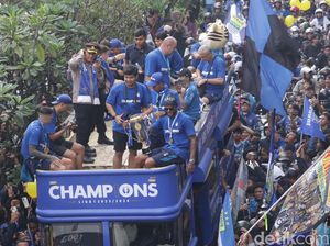 Wagub Jabar Tegaskan Konvoi Persib hanya Digelar 25 Mei 2025 Wagub Jabar Tegaskan Konvoi Persib hanya Digelar 25 Mei 2025