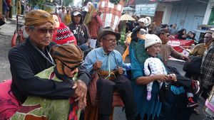 Melihat Kemeriahan Kirab Bhinneka di Solo