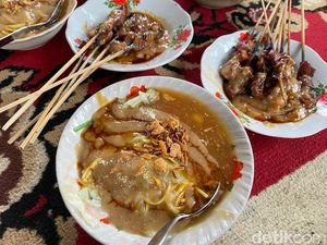 Mencicipi Mie Ongklok Longkrang Legendaris Favorit Ganjar Pranowo! Mencicipi Mie Ongklok Longkrang Legendaris Favorit Ganjar Pranowo!