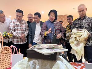 Mensos Risma Hadiri Pembukaan Gerai Oleh-oleh di Jogja, Bantu Pasarkan Produk