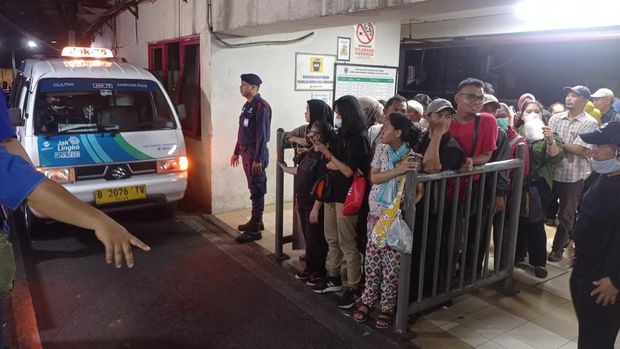 Mikrotrans Resmi Mulai Uji Coba Beroperasi 24 Jam (Taufiq Syarifudin-detikcom)