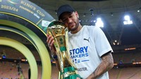 Neymar meskipun lebih banyak cedera di Al Hilal, tapi pernah angkat trofi juga di Arab Saudi. Dia sekarang gabung klub Brasil, Santos. (Foto: dok. Al Hilal)