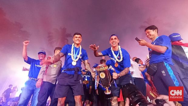 Persib Bandung merayakan gelar juara di Gedung Sate, Sabtu (1/6).