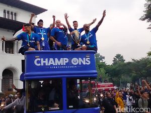 Foto Kemeriahan Penyambutan Persib di Gedung Sate Bandung