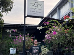 Pria Ini Resign dan Buka Kedai Kopi di Kampung Halaman, Omzetnya Ratusan Juta!