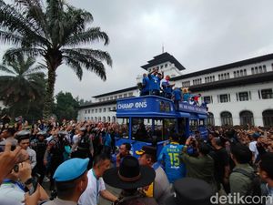 Tiba di Gedung Sate, Persib Disambut Lagu We Will Stand Behind You