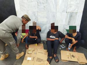 Satpol PP Bogor Amankan 4 Anak Jalanan Diduga Ngelem di Tugu Kujang Satpol PP Bogor Amankan 4 Anak Jalanan Diduga Ngelem di Tugu Kujang