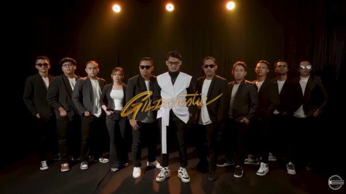 Single gres Gildcoustic berjudul Seneng. Single gres Gildcoustic berjudul Seneng.