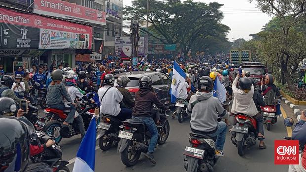 Kemacetan terjadi di pintu keluar Tol Pasteur, Sabtu (1/6). Pantauan wartawan, kemacetan terlihat mulai dari dalam tol Pasteur sampai dengan lampu merah Jalan Dr. Djundjunan, Kota Bandung.