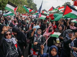 Aksi Bela Palestina di Batang dan Surabaya